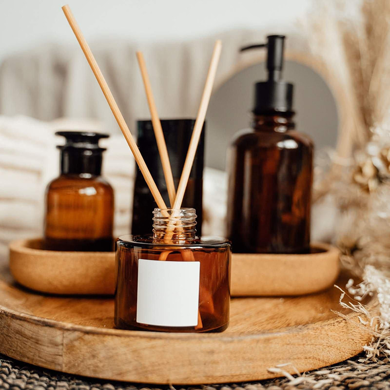 Sistem de purificare prin distilare moleculară pentru produse parfumate